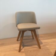 Tom design szék, világosszürke, tölgy láb