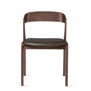 SM825 design szék, sötétbarna bőr, olajozott dió láb