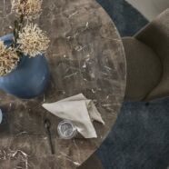 Cactus étkezőasztal, barna márvány, fekete fém láb, D130 cm