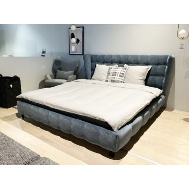 Mario ágy, 180x200 cm, kék szövet, fekete fém láb + 2db 90-es ágyrács